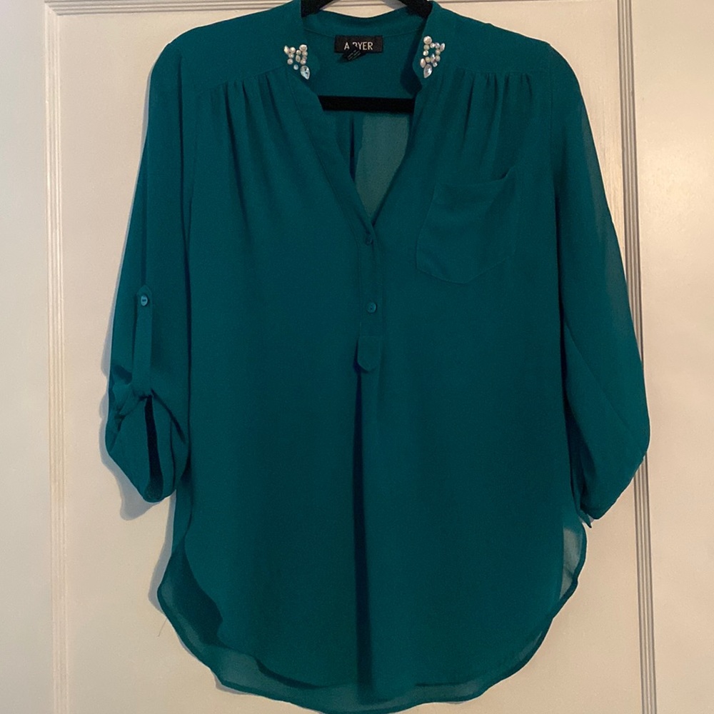 🔴  Beautiful shear top with Rhinestones